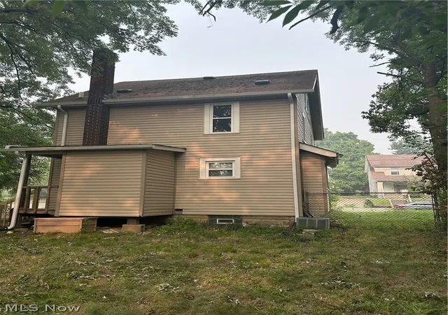 Photo 3 of Single family home for sale at 1012 Kling St, Akron, OH 44301 | MLS# 5228981 | Listing updated on 2026-08-31