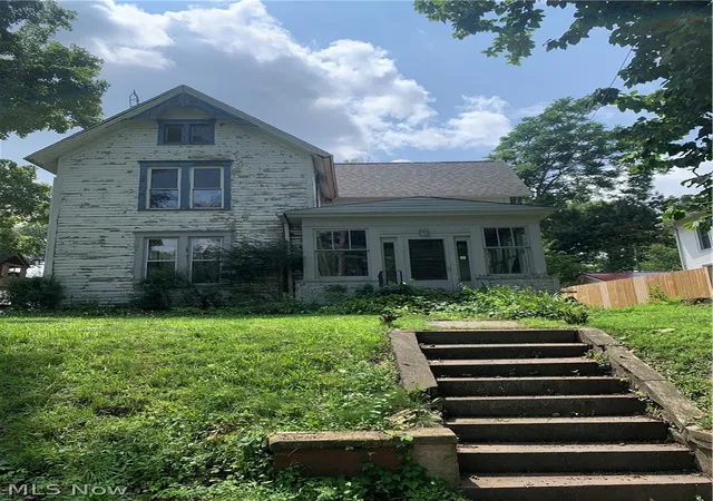 Single family home for sale at 334 State St, Leetonia, OH 44431 | MLS# 5228212