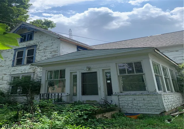 Photo 3 of Single family home for sale at 334 State St, Leetonia, OH 44431 | MLS# 5228212 | Listing updated on 2026-08-28