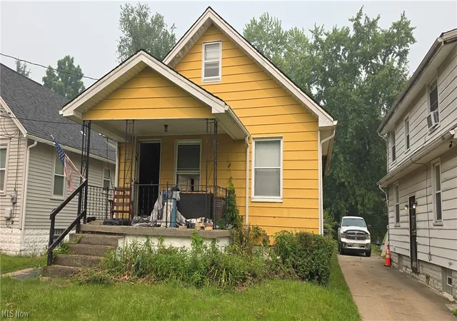 Homes for sale in Youngstown, OH | 869 Sunshine Ave, Youngstown, OH 44505 | MLS# 5229053