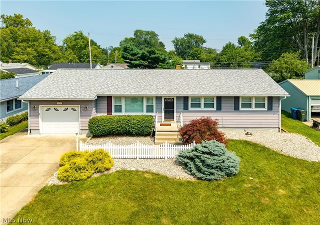 Homes for sale in Vermilion, OH | 429 Morton Rd, Vermilion, OH 44089 | MLS# 5227095