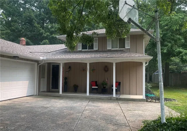 Homes for sale in North Olmsted, OH | 27561 Linwood Cir, North Olmsted, OH 44070 | MLS# 5229073
