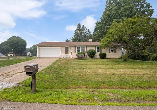 2nd image of 8311 Parkford St Nw, Massillon, OH 44646 | MLS# 5228971