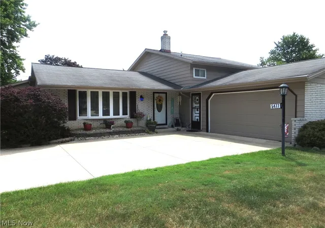 Homes for sale in North Olmsted, OH | 5477 Dorothy Dr, North Olmsted, OH 44070 | MLS# 5229082