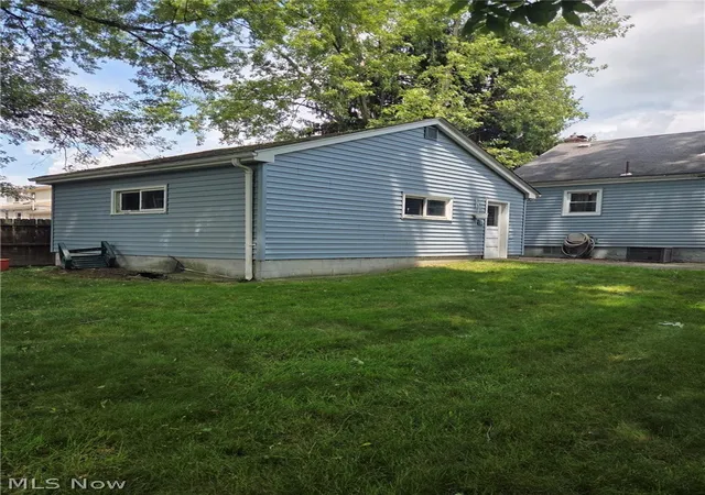 Photo 3 of Single family home for sale at 239 Gladstone St, Campbell, OH 44405 | MLS# 5229195 | Listing updated on 2026-09-01