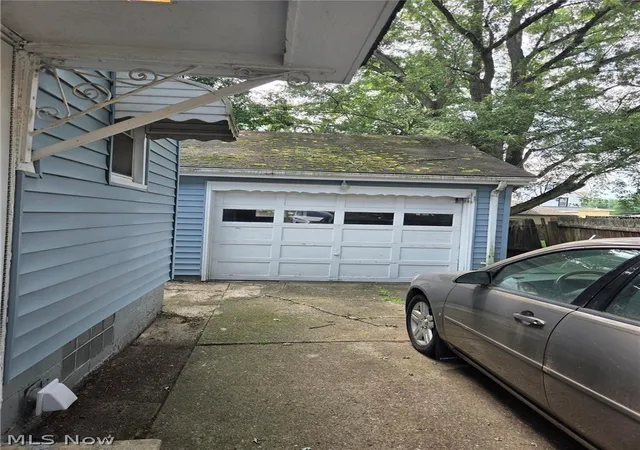 Photo 4 of Single family home for sale at 239 Gladstone St, Campbell, OH 44405 | MLS# 5229195 | Listing updated on 2026-09-01
