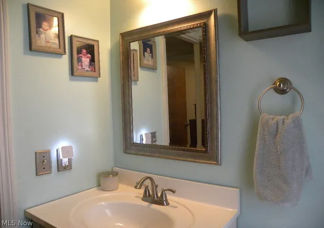 Photo 4 of Sale Pending at 15727 Mina Ave, Cleveland, OH 44135 | MLS# 5229119 | Listing updated on 2026-08-14