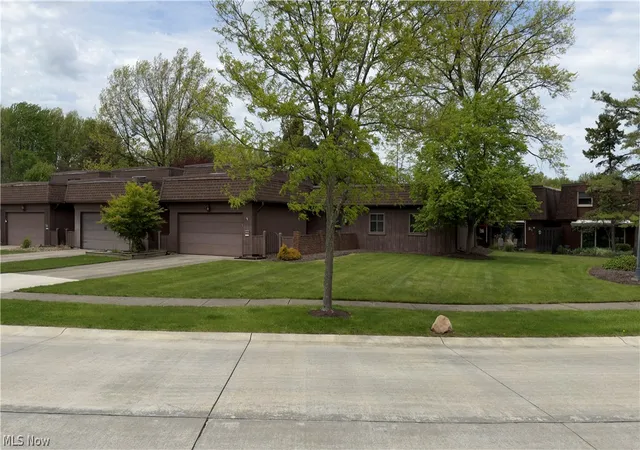 2nd image of 19224 Idlewood Trl, Strongsville, OH 44149 | MLS# 5229187