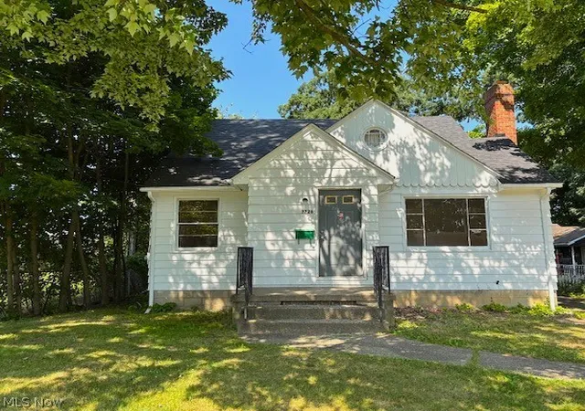 1st image of 3726 Sunset Blvd, Youngstown, OH 44502 | MLS# 5229104