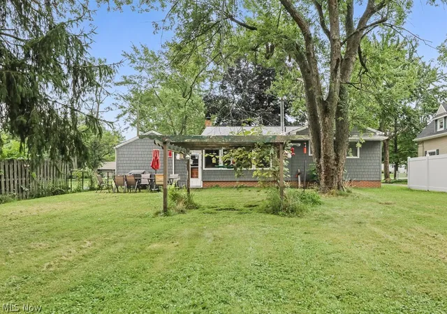 Photo 2 of Single family home for sale at 306 E Beech St, Alliance, OH 44601 | MLS# 5229113 | Listing updated on 2026-09-01