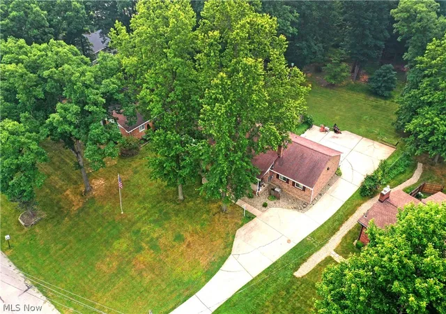 3rd image of 750 Blueberry Hill Dr, Canfield, OH 44406 | MLS# 5227826