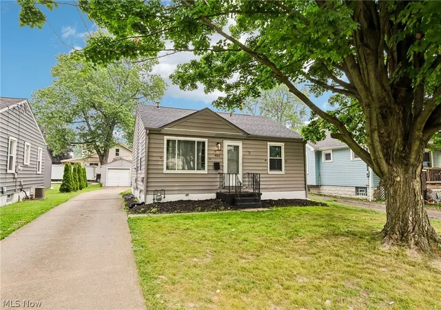 Photo 3 of Sale Pending at 4603 Southern Blvd, Youngstown, OH 44512 | MLS# 5229039 | Listing updated on 2026-08-14