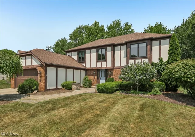 3rd image of 16932 Willow Wood Dr, Strongsville, OH 44136 | MLS# 5229126