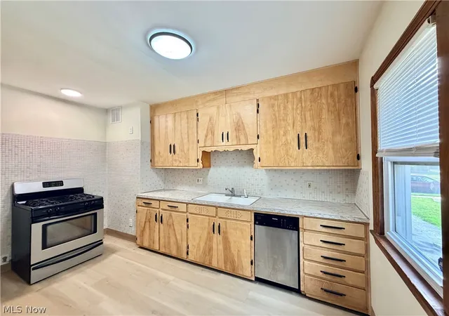 Photo 4 of House for sale at 1537 Genesee Rd, Cleveland, OH 44121 | MLS# 5229071 | Listing updated on 2026-08-27