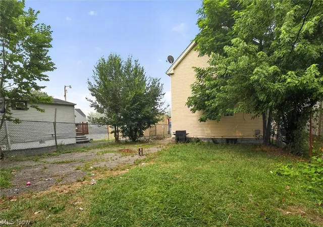 Listing Photo 2 - Condo for sale in building located at 3659 E 116th St, Cleveland, OH 44105 - Unit #