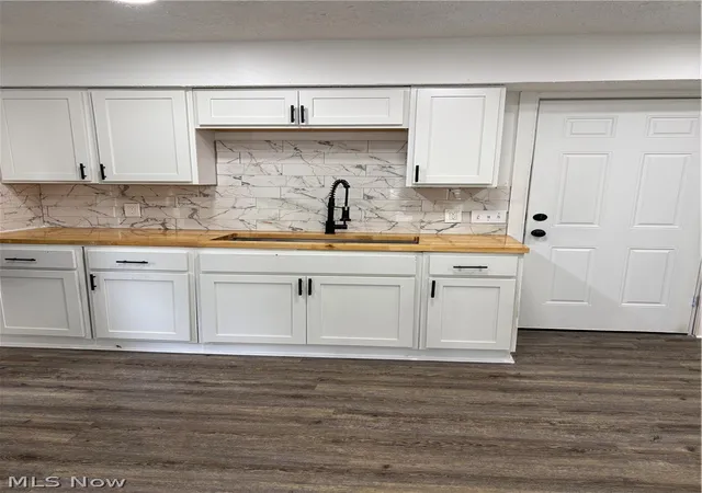 Listing Photo 5 - Condo for sale in building located at 3593 E 131st St, Cleveland, OH 44120