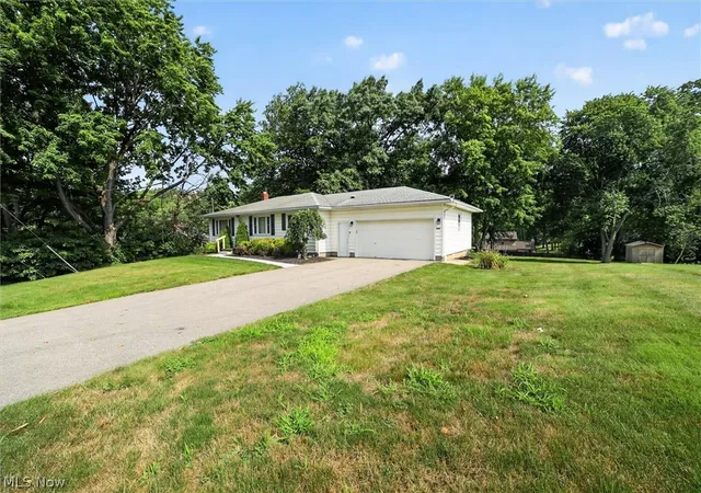 Homes for sale in Green, OH | 673 Knollwood Dr, Green, OH 44685 | MLS# 5228952