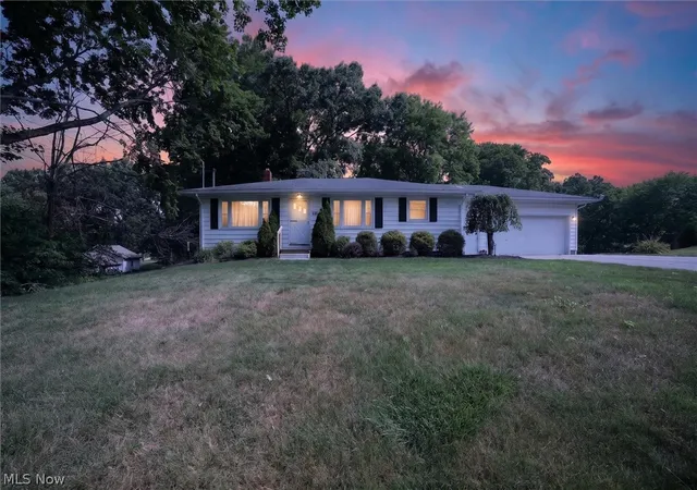 Homes for sale in Green, OH | 673 Knollwood Dr, Green, OH 44685 | MLS# 5228952