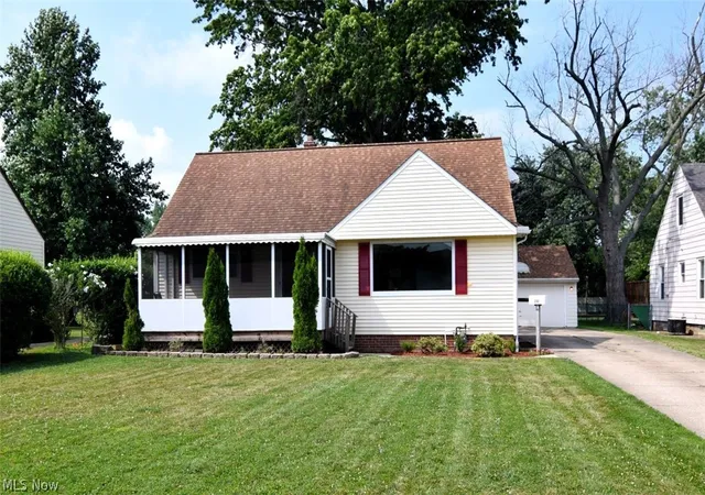 Homes for sale in Willowick, OH | 232 E 293rd St, Willowick, OH 44095 | MLS# 5227980