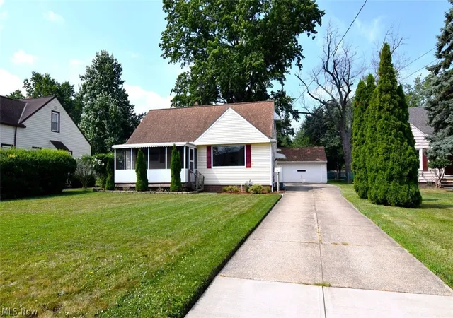 Homes for sale in Willowick, OH | 232 E 293rd St, Willowick, OH 44095 | MLS# 5227980