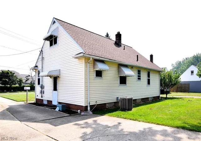 Homes for sale in Willowick, OH | 232 E 293rd St, Willowick, OH 44095 | MLS# 5227980
