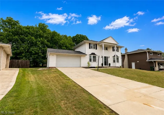 Homes for sale in Parma, OH | 5216 Sassafras Dr, Parma, OH 44129 | MLS# 5228995