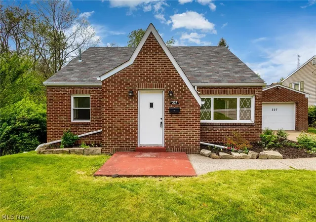 1st image of 227 Norris St, Steubenville, OH 43952 | MLS# 5229454