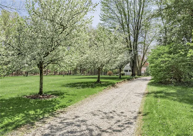 3rd image of 15879 Hemlock Rd, Chagrin Falls, OH 44022 | MLS# 5229452
