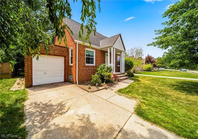 Photo 3 of Single family home for sale at 134 E 293rd Street, Willowick, OH 44095 | MLS# 5229536 | Listing updated on 2026-08-03