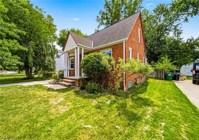 Photo 3 of Single family home for sale at 134 E 293rd Street, Willowick, OH 44095 | MLS# 5229536 | Listing updated on 2026-08-03