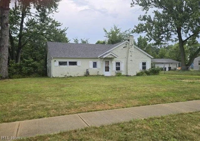 Photo 10 of Single family home for sale at 375 Bon Air Ave, Elyria, OH 44035 | MLS# 5229628 | Listing updated on 2026-08-03