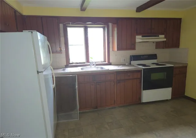 Photo 4 of Single family home for sale at 375 Bon Air Ave, Elyria, OH 44035 | MLS# 5229628 | Listing updated on 2026-08-03