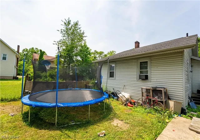Photo 3 of Single family home for sale at 343 Madison Ave, Akron, OH 44320 | MLS# 5229315 | Listing updated on 2026-08-29