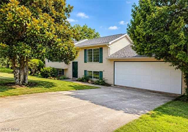 Photo 1 of Sale Pending at 105 Walnut Ridge Dr, Little Hocking, OH 45742 | MLS# 5229665 | Listing updated on 2026-10-07