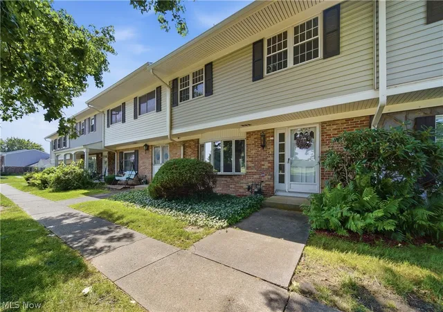 Condo for sale at 2059 Carlile Dr, Green, OH 44685 | MLS# 5229085