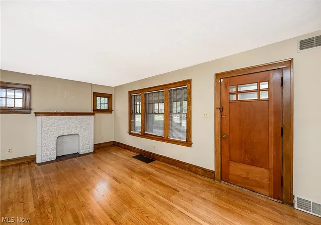 Photo 4 of Sale Pending at 2138 19th Street, Cuyahoga Falls, OH 44223 | MLS# 5229395 | Listing updated on 2026-08-25