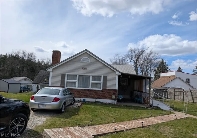 Homes for sale in East Liverpool, OH | 16599 Glenn St, East Liverpool, OH 43920 | MLS# 5229684