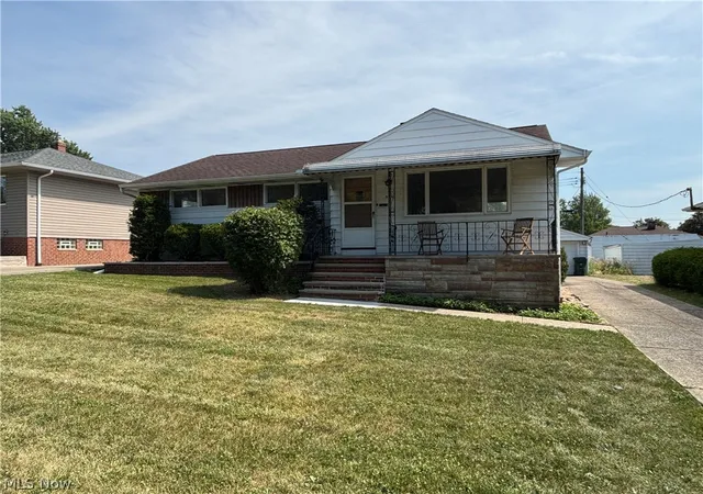 4th image of 536 Westview Rd, Bedford, OH 44146 | MLS# 5225966
