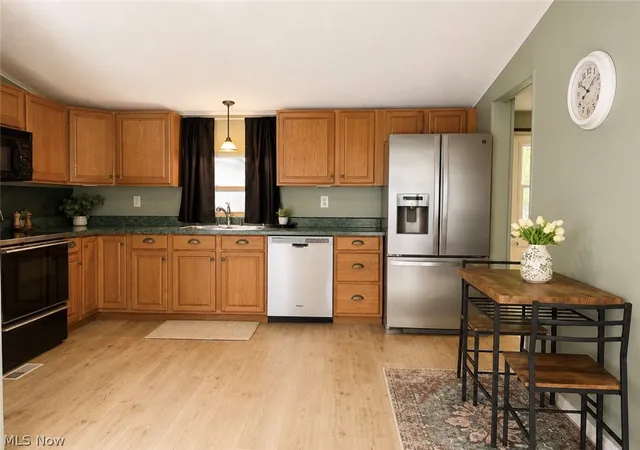 3rd image of 914 Hillcrest St, Parkersburg, WV 26101 | MLS# 5229401