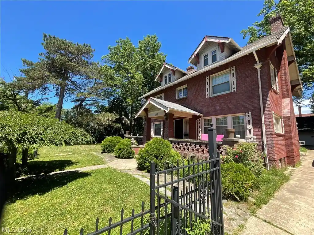 Photo 1 of Single family home for sale at 1737 Cumberland Rd, Cleveland, OH 44118 | MLS# 5229683 | Listing updated on 2026-10-19