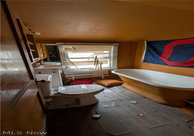 Listing Photo 2 - Condo for sale in building located at 3557 E 135th St, Cleveland, OH 44120 - Unit #