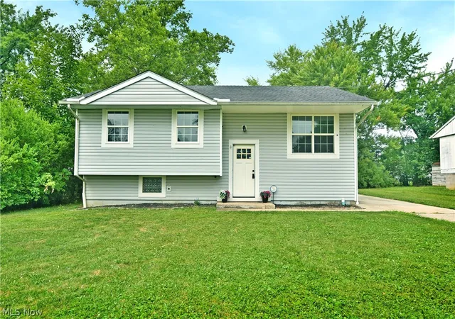 Sale Pending at 8143 Venice Hts Dr NE, Warren, OH 44484 | MLS# 5229658 | Listing updated on 2026-09-30