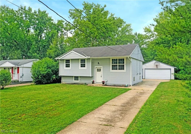 Photo 1 of Sale Pending at 8143 Venice Hts Dr NE, Warren, OH 44484 | MLS# 5229658 | Listing updated on 2026-09-30