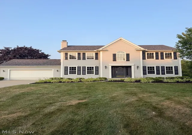 Photo 2 of Single family home for sale at 73 Lakecrest Blvd, Hinckley, OH 44233 | MLS# 5229733 | Listing updated on 2026-08-04