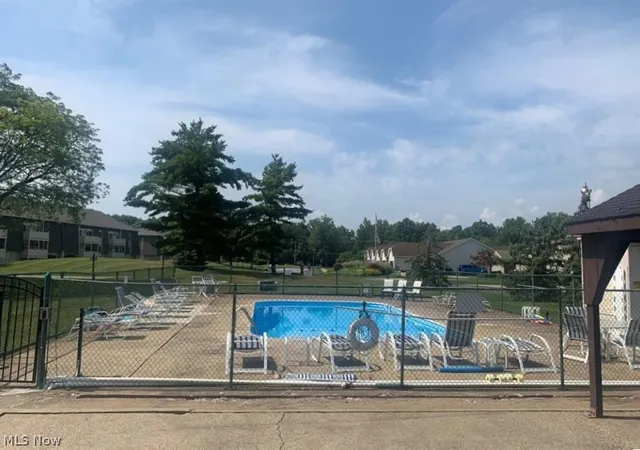 Listing Photo 2 - Condo for sale in building located at 4615 Oakhill Blvd, Lorain, OH 44053 - Unit #208