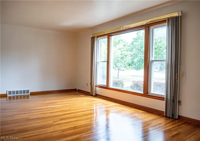 2nd image of 5589 Mayfield Rd, Lyndhurst, OH 44124 | MLS# 5229763