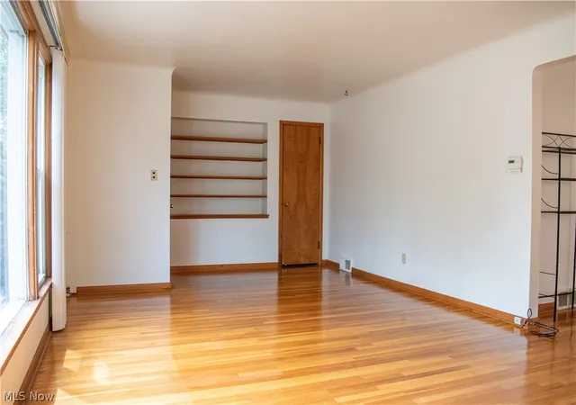 3rd image of 5589 Mayfield Rd, Lyndhurst, OH 44124 | MLS# 5229763