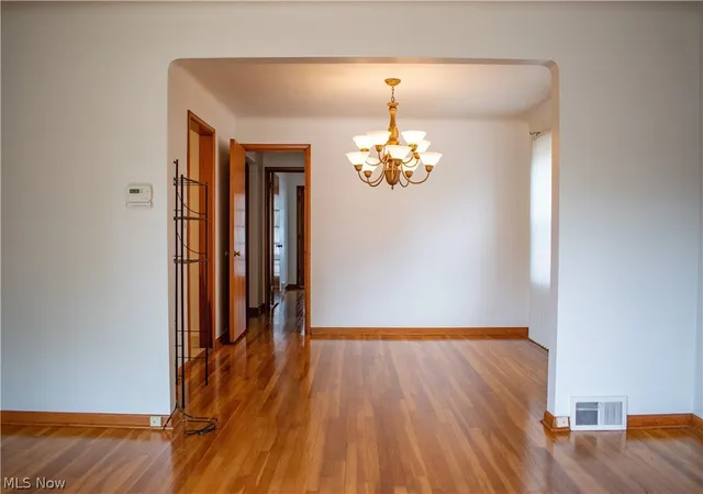 5th image of 5589 Mayfield Rd, Lyndhurst, OH 44124 | MLS# 5229763
