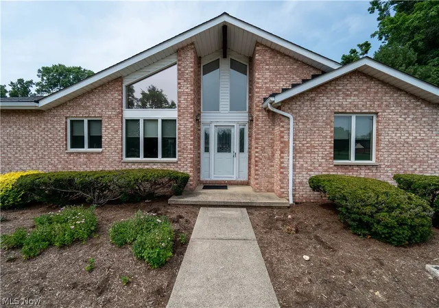 4th image of 29451 Sayle Dr, Willoughby Hills, OH 44092 | MLS# 5229603