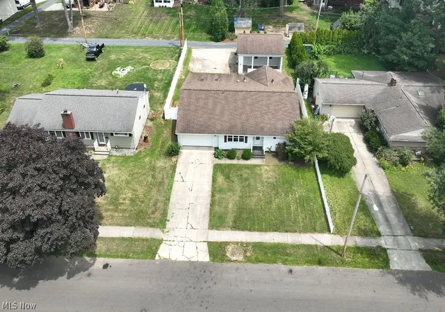 Photo 2 of Single family home for sale at 129 S James St, Dover, OH 44622 | MLS# 5229084 | Listing updated on 2026-09-16